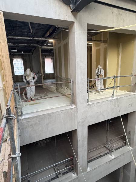 Isolation thermique de sol en polyuréthane projetée pour la fabrique Louboun à Marseille (13) Bouches-du-Rhône