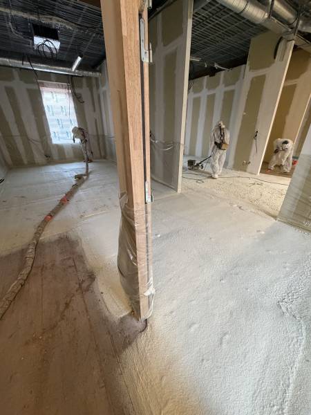 Isolation thermique de sol en polyuréthane projetée pour la fabrique Louboun à Marseille (13) Bouches-du-Rhône