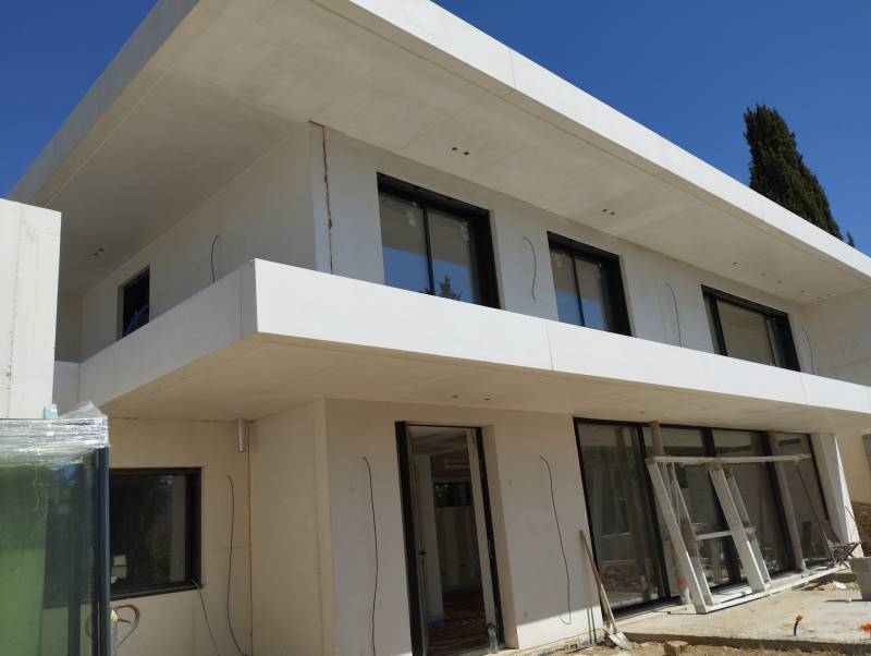 Projection de mousse polyuréthane à Ceyreste sur plancher R+1 pour recouvrir les gaines et préparer le sol avant chape.